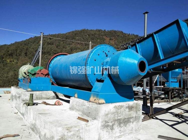 臥式球磨機(jī)(圖1) 臥式球磨機(jī)(圖1)